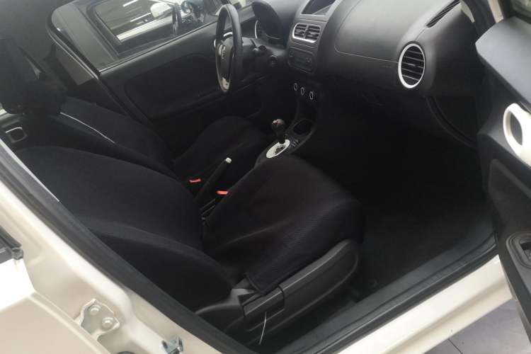 Used MG 3 2013 1.3L AMT Comfort Edition Interior 9