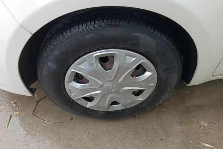 Used MG 3 2013 1.3L Manual Comfort Edition Left Front Wheel Hub