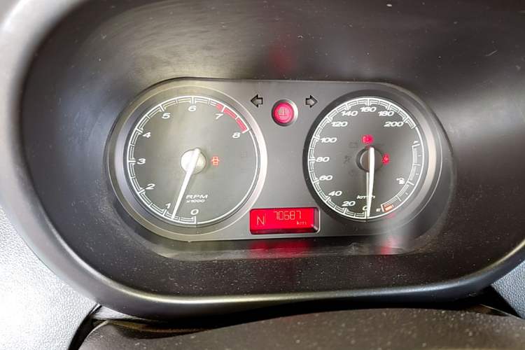 Used MG 3 2013 1.3L AMT Comfort Edition Odometer Close Up