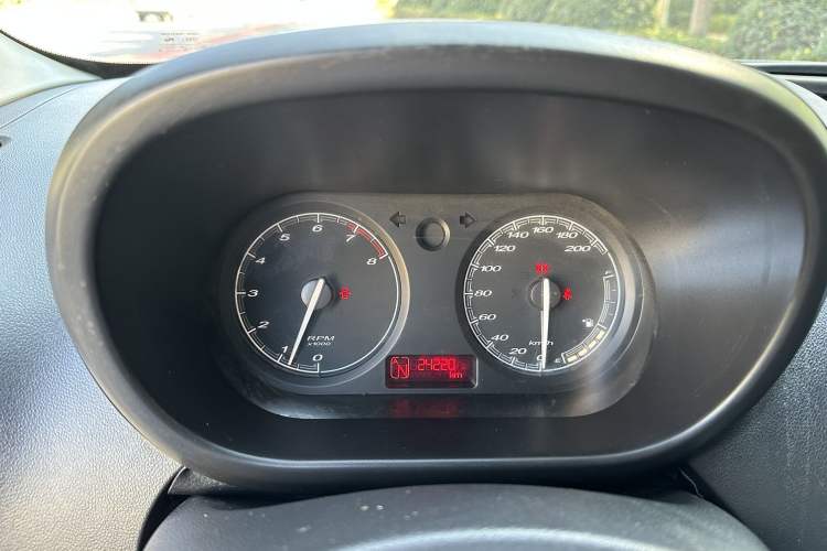 Used MG 3 2013 1.3L AMT Comfort Edition Odometer Close Up