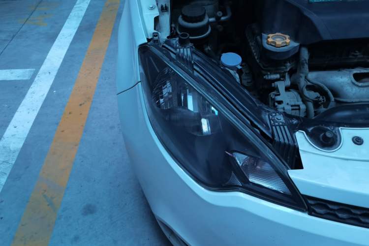 Used MG 3 2013 1.3L AMT Comfort Edition Right Front Headlight