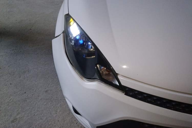Used MG 3 2013 1.3L AMT Comfort Edition Right Front Headlight