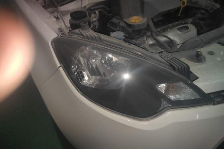 Used MG 3 2013 1.3L AMT Comfort Edition Right Front Headlight