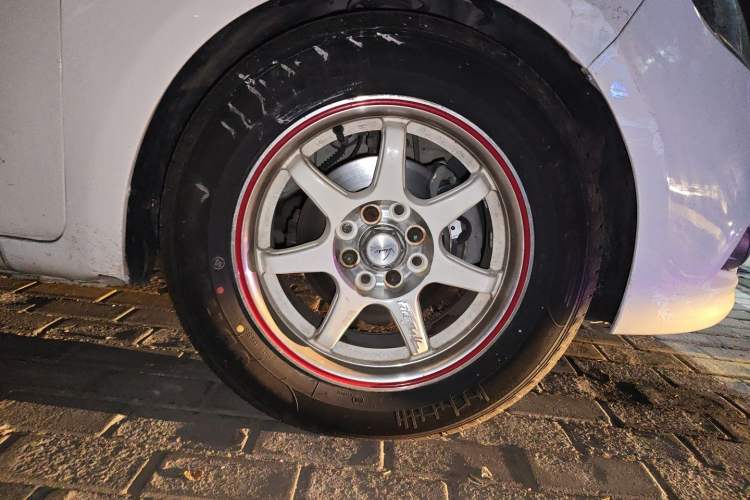 Used MG 3 2013 1.5L AMT Elite Edition Right Front Wheel Hub