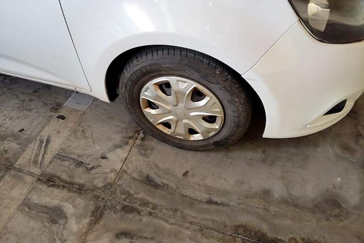 Used MG 3 2013 1.3L AMT Comfort Edition Right Front Wheel Hub