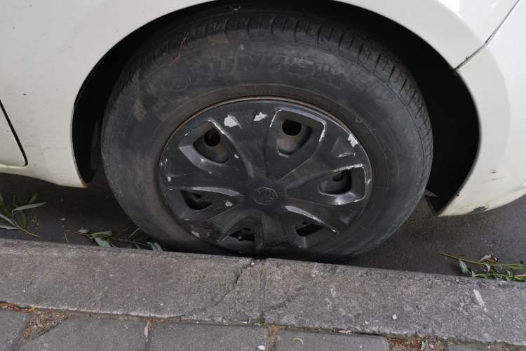 Used MG 3 2013 1.3L Manual Comfort Edition Right Front Wheel Hub