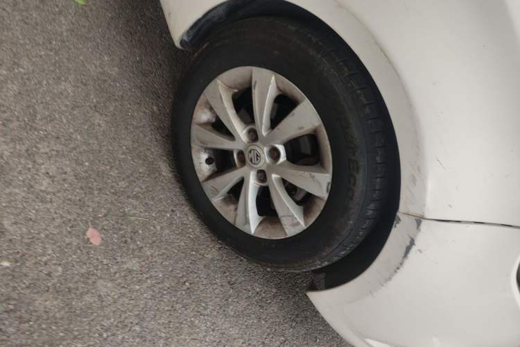 Used MG 3 2013 1.5L AMT Elite Edition Right Front Wheel Hub