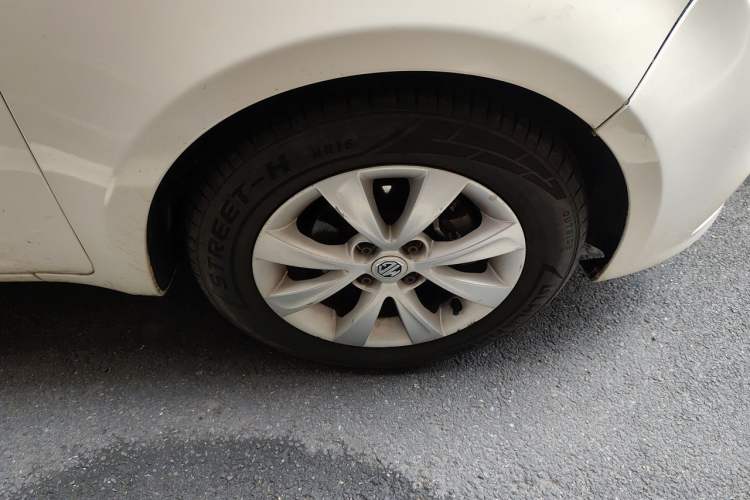 Used MG 3 2013 1.5L AMT Elite Edition Right Front Wheel Hub