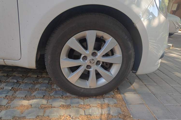 Used MG 3 2013 1.5L AMT Elite Edition Right Front Wheel Hub