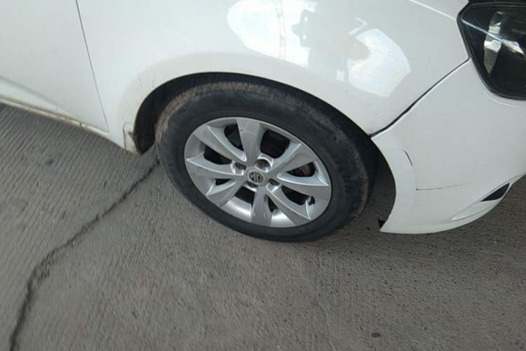 Used MG 3 2013 1.5L AMT Elite Edition Right Front Wheel Hub