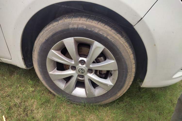 Used MG 3 2013 1.5L AMT Elite Edition Right Front Wheel Hub
