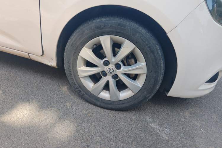 Used MG 3 2013 1.5L AMT Elite Edition Right Front Wheel Hub