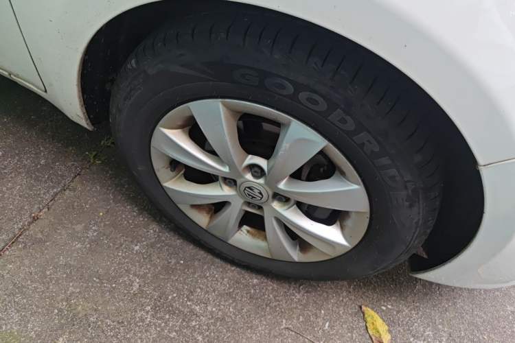 Used MG 3 2013 1.5L AMT Elite Edition Right Front Wheel Hub