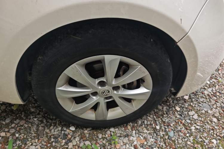 Used MG 3 2013 1.5L AMT Elite Edition Right Front Wheel Hub