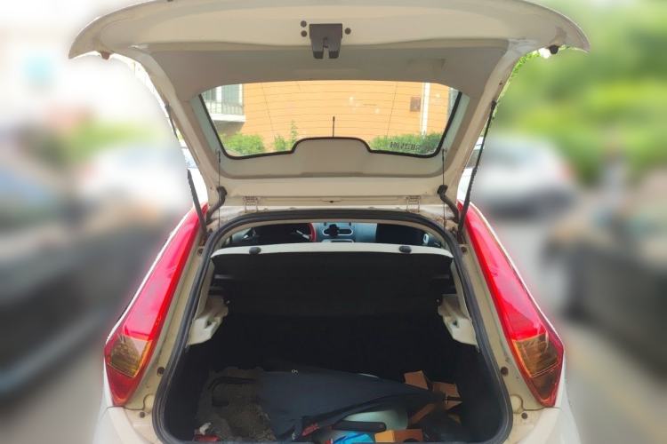 Used MG 3 2013 1.5L AMT Elite Edition Trunk