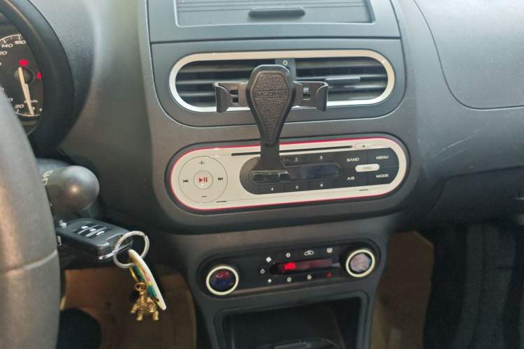 Used MG 3 2013 1.5L AMT Elite Edition Audio And AC Panel