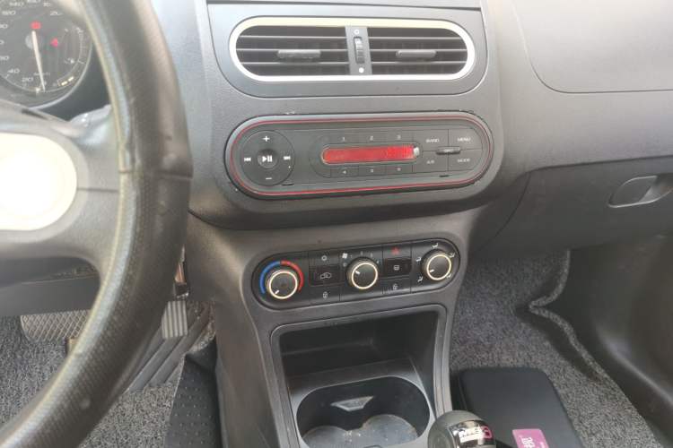 Used MG 3 2013 1.3L AMT Comfort Edition Audio And AC Panel