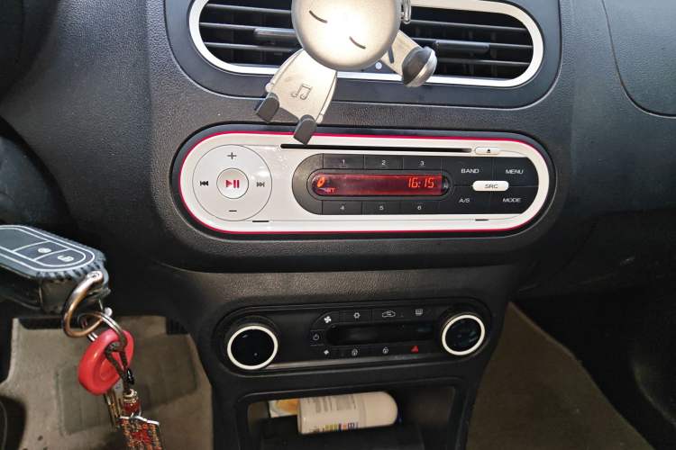 Used MG 3 2013 1.5L AMT Elite Edition Audio And AC Panel