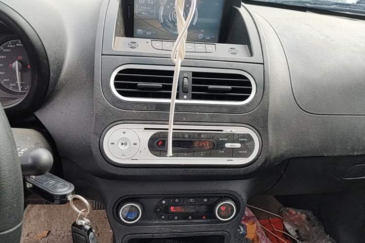 Used MG 3 2013 1.5L AMT Elite Edition Audio And AC Panel