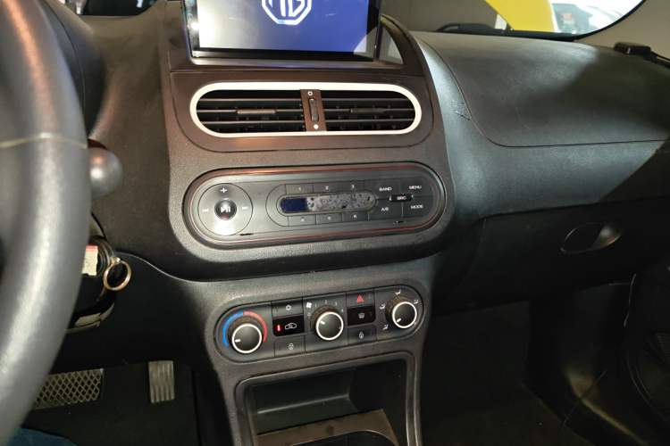 Used MG 3 2013 1.3L AMT Comfort Edition Audio And AC Panel