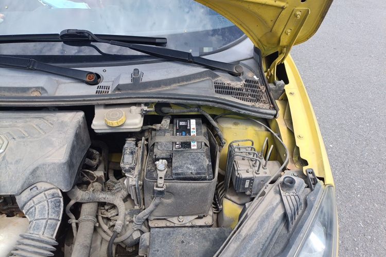 Used MG 3 2013 1.5L AMT Elite Edition Engine Bay Left