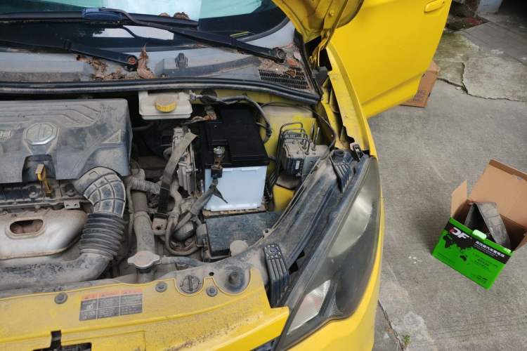 Used MG 3 2013 1.5L AMT Elite Edition Engine Bay Left