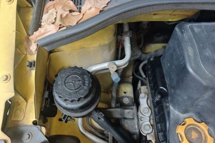 Used MG 3 2013 1.5L AMT Elite Edition Engine Bay Right