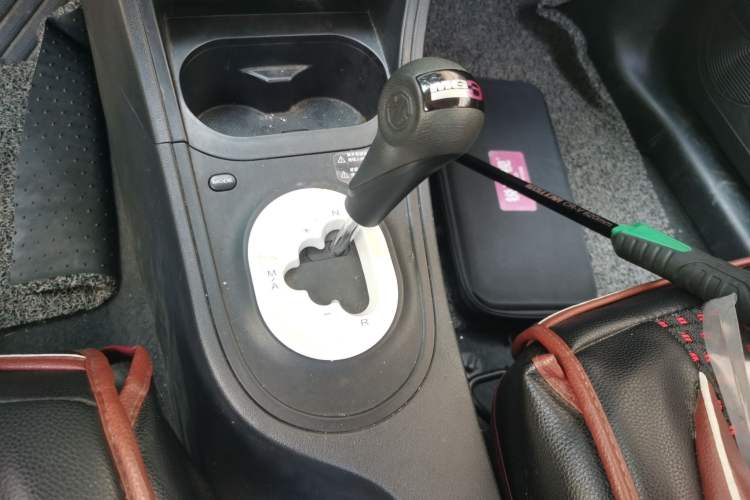 Used MG 3 2013 1.3L AMT Comfort Edition Gear Lever