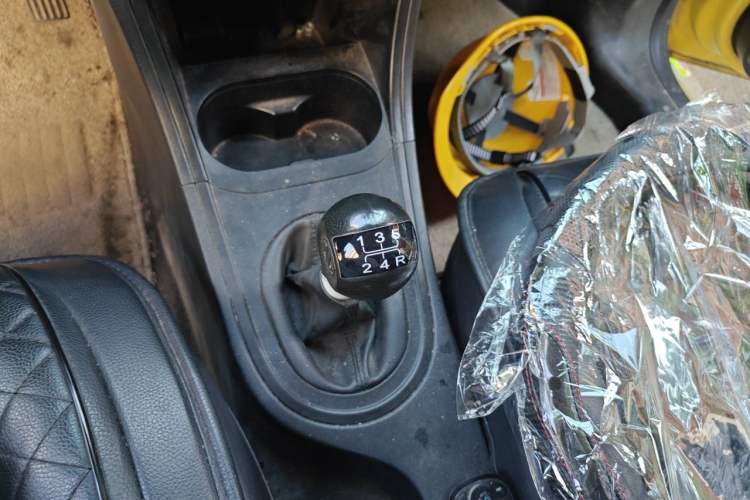 Used MG 3 2013 1.5L Manual Value Edition Gear Lever