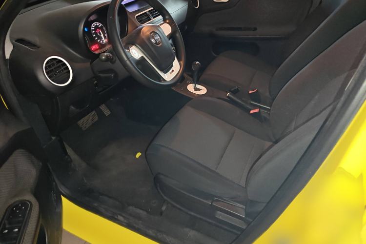 Used MG 3 2013 1.3L AMT Comfort Edition Interior 3