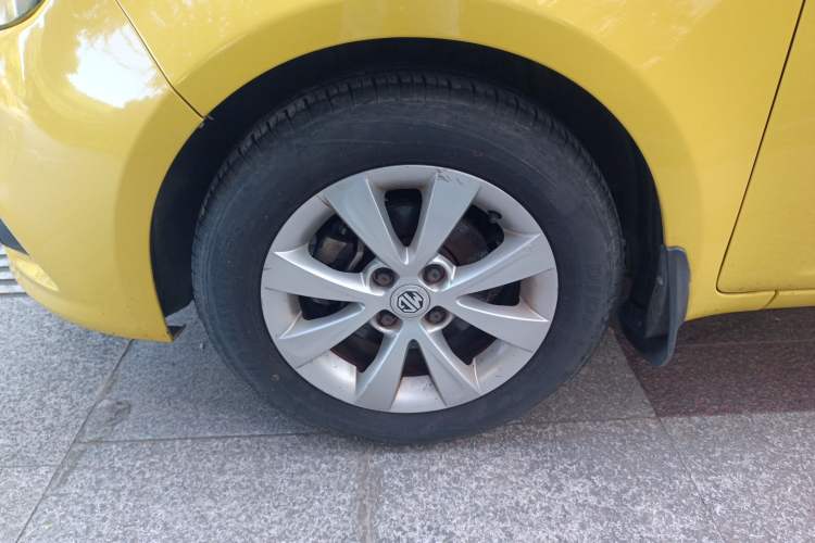 Used MG 3 2013 1.5L AMT Elite Edition Left Front Wheel Hub