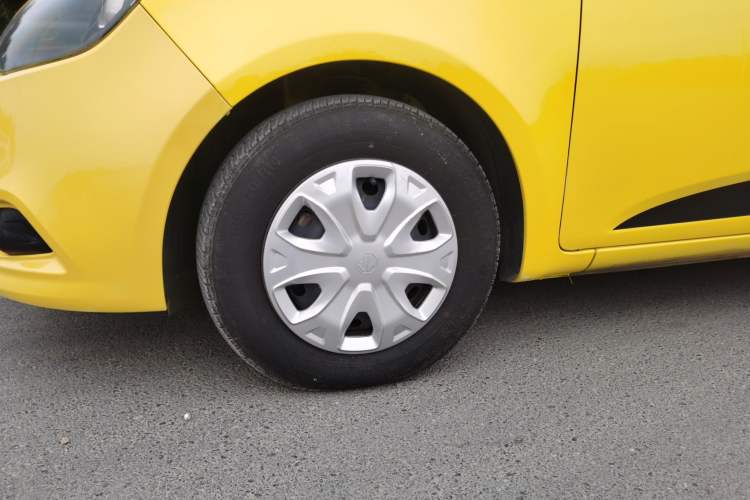 Used MG 3 2013 1.3L Manual Comfort Edition Left Front Wheel Hub