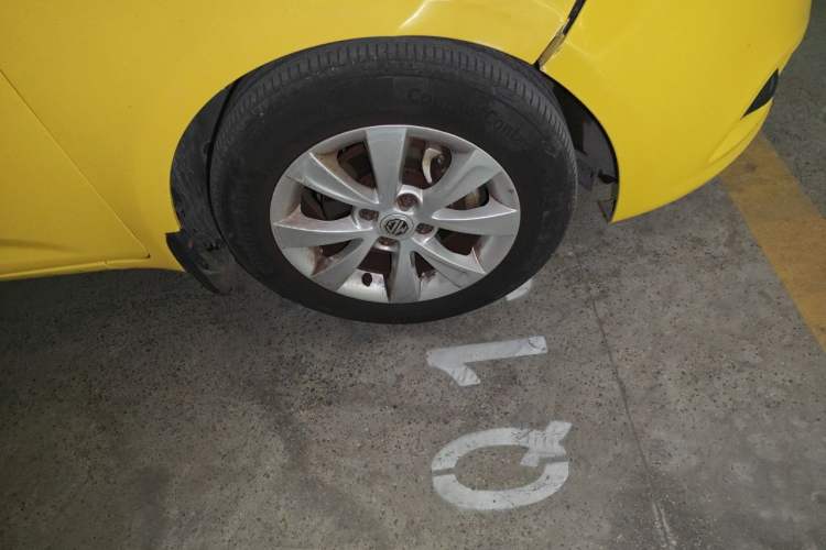 Used MG 3 2013 1.5L AMT Elite Edition Right Front Wheel Hub