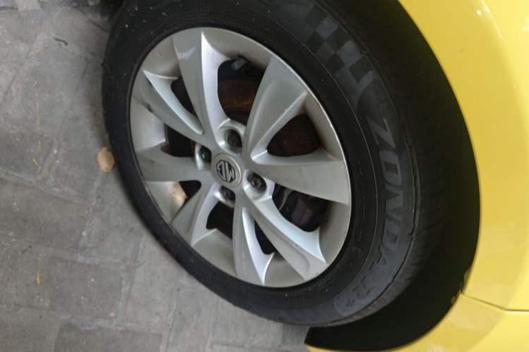 Used MG 3 2013 1.5L AMT Elite Edition Right Front Wheel Hub