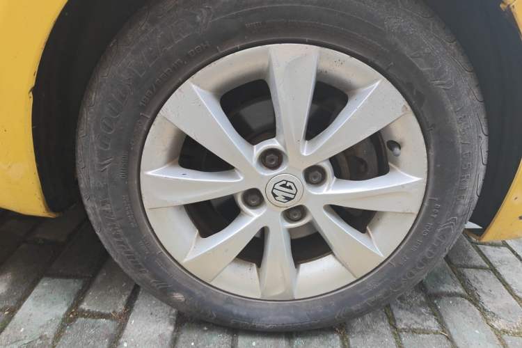 Used MG 3 2013 1.5L AMT Elite Edition Right Front Wheel Hub