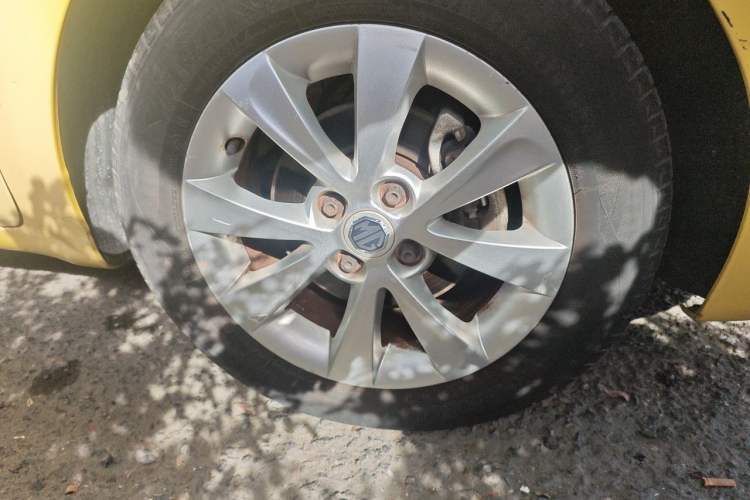Used MG 3 2013 1.5L AMT Elite Edition Right Front Wheel Hub