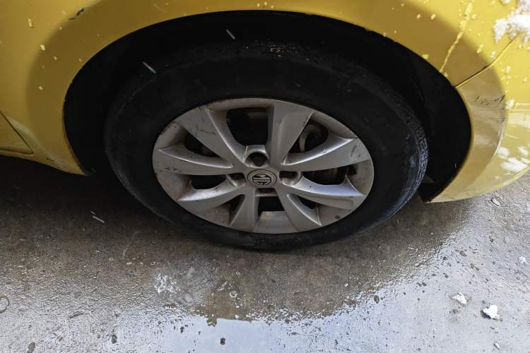 Used MG 3 2013 1.5L AMT Elite Edition Right Front Wheel Hub
