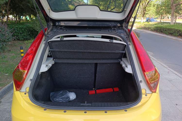 Used MG 3 2013 1.5L AMT Elite Edition Trunk