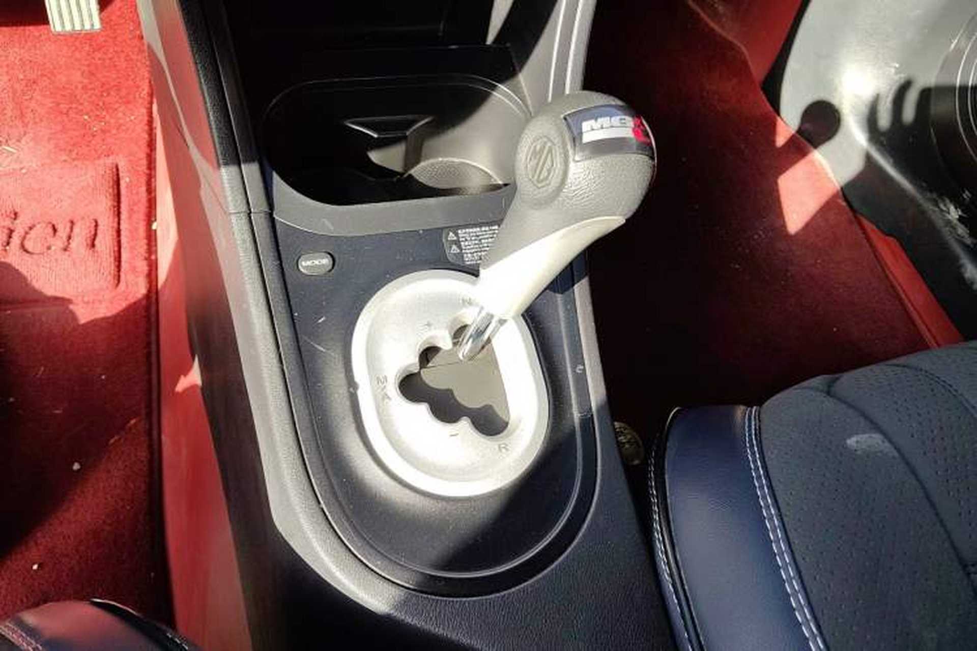 Used MG 3 2014 1.3L AMT Comfort Edition Gear Lever