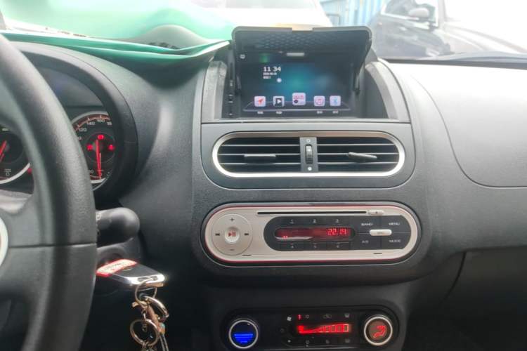 Used MG 3 2014 1.5L AMT Elite Edition Audio And AC Panel
