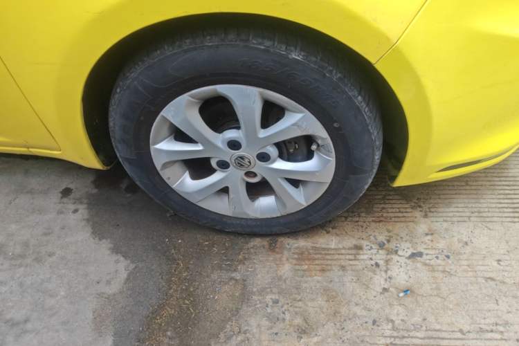 Used MG 3 2014 1.5L AMT Elite Edition Right Front Wheel Hub