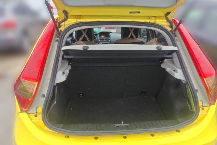 Used MG 3 2014 1.5L AMT Elite Edition Trunk