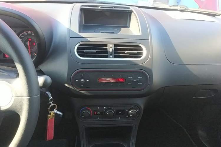 Used MG 3 2014 1.3L AMT Comfort Edition Audio And AC Panel