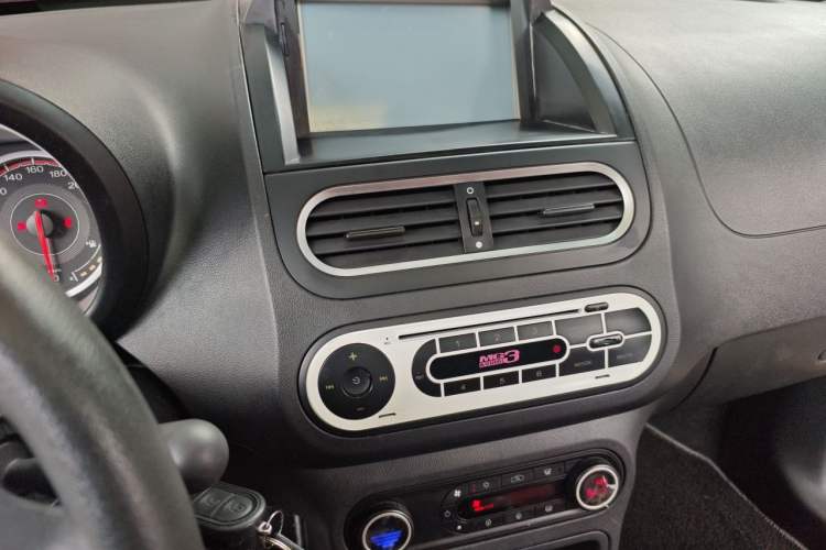 Used MG 3 2014 1.5L AMT Elite Edition Audio And AC Panel