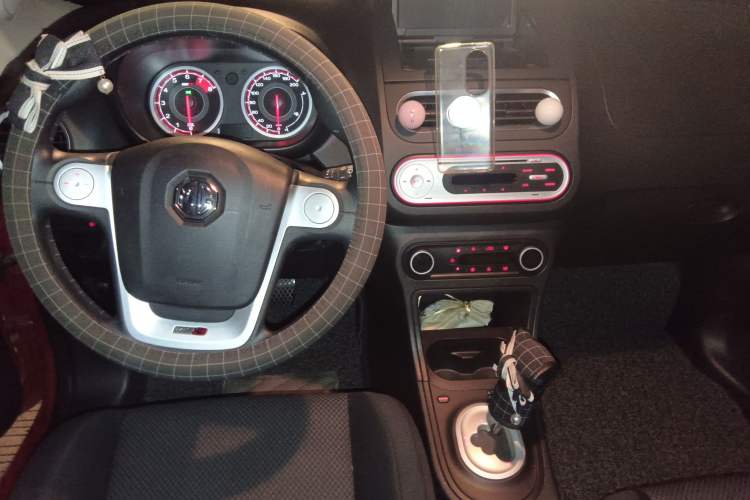 Used MG 3 2014 1.5L AMT Elite Edition Center Console