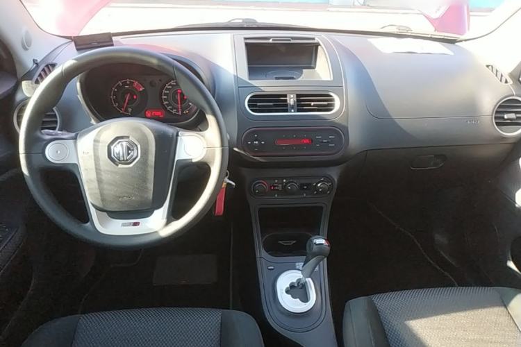 Used MG 3 2014 1.3L AMT Comfort Edition Center Console