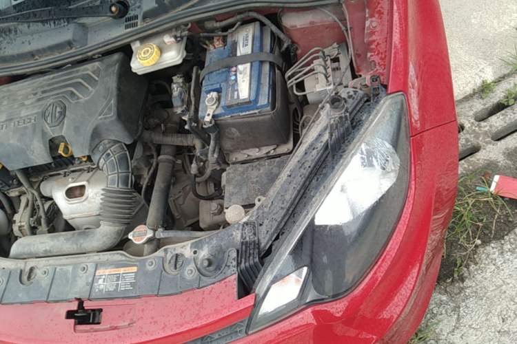 Used MG 3 2014 1.5L AMT Elite Edition Engine Bay Left