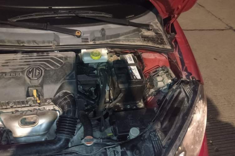 Used MG 3 2014 1.5L AMT Elite Edition Engine Bay Left