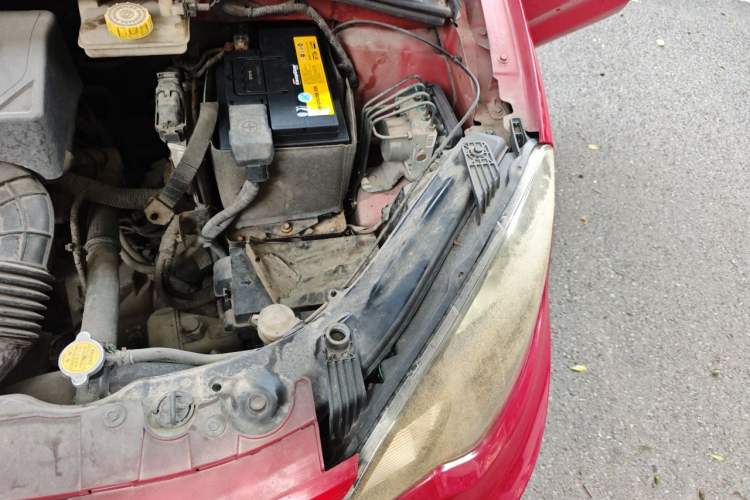 Used MG 3 2014 1.5L AMT Elite Edition Engine Bay Left