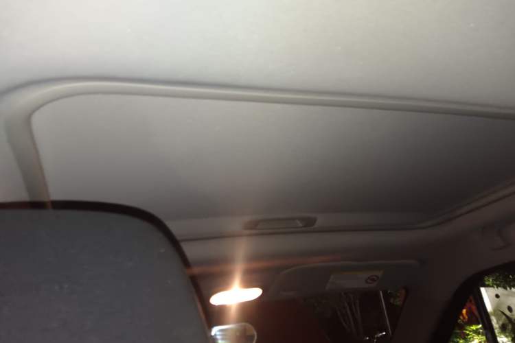 Used MG 3 2014 1.5L AMT Elite Edition Headliner